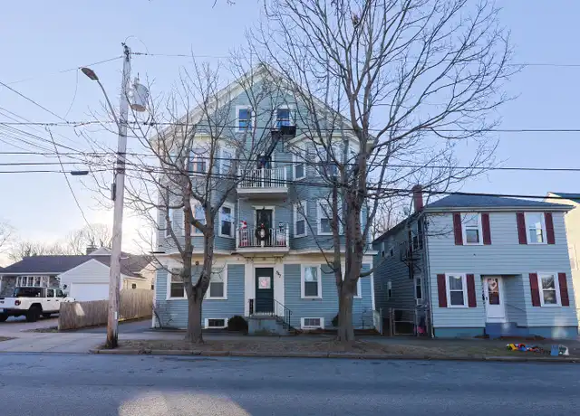 Property at 327 High St Unit 3F, Bristol, RI, 02809, 3 beds, 1 bath, [object Object]
