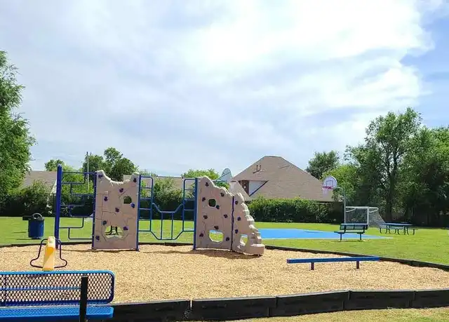 Property at Lexington Crossing - 800 Lexington St, Norman, OK, 73069, 3 beds, 2 baths, [object Object]
