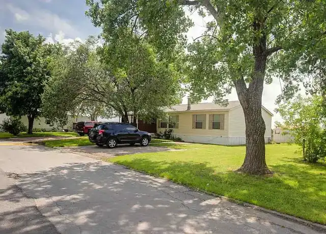 Property at Lexington Crossing - 800 Lexington St, Norman, OK, 73069, 3 beds, 2 baths, [object Object]