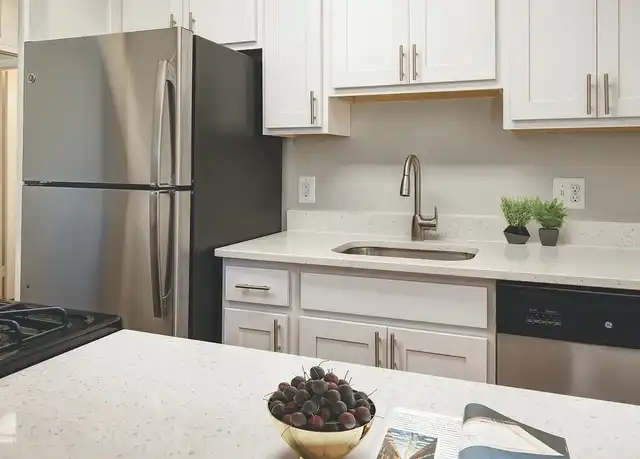 Property at Foxchase Apartments - 766 N Howard St, Alexandria, VA, 22304, 1 bed, 1 bath, [object Object]