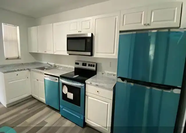 Property at 411 SE 10th St, Hallandale Beach, FL, 33009, 2 beds, 1 bath, [object Object]
