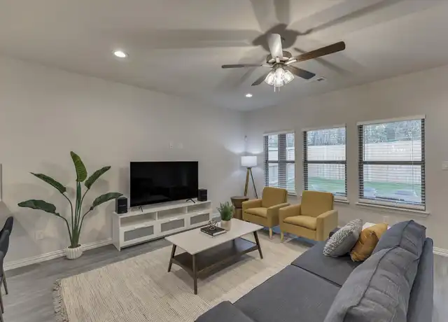 Property at 1525 Doyle Ave, Dallas, TX, 75203, 4 beds, 2 baths, [object Object]