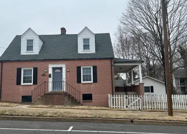 Property at 208 W Court St, Woodstock, VA, 22664, 2 beds, 1.5 baths, [object Object]