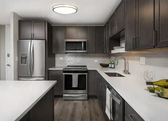 Property at Reside on Barry - 533 W Barry Ave, Chicago, IL, 60657, 2 beds, 1 bath, [object Object]