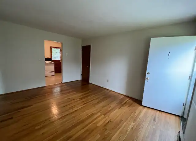 Property at 437 Betsy Bell Rd Unit E4, Staunton, VA, 24401, 2 beds, 1 bath, [object Object]