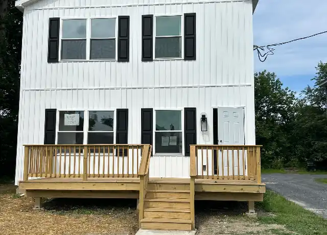Property at 214 Smith St, East Stroudsburg, PA, 18301, 3 beds, 1 bath, [object Object]