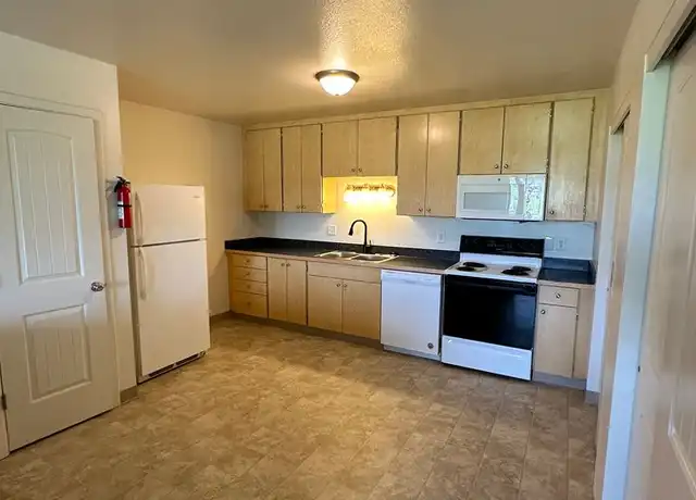 Property at 4400 Parkview Dr Unit 302, Cheyenne, WY, 82001, 2 beds, 1 bath, [object Object]