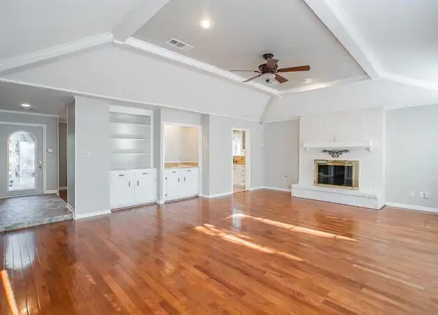 Property at 19 Lancelot Ln, Conroe, TX, 77304, 3 beds, 2 baths, [object Object]