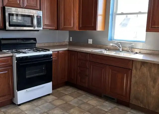 Property at 924 5th Ave N, Fort Dodge, IA, 50501, 4 beds, 2 baths, [object Object]