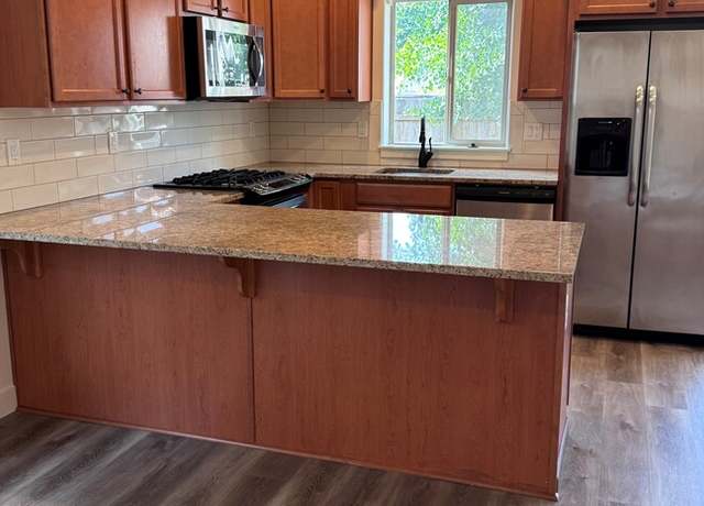 Photo of 460 SW 3rd Ave, Canby, OR 97013