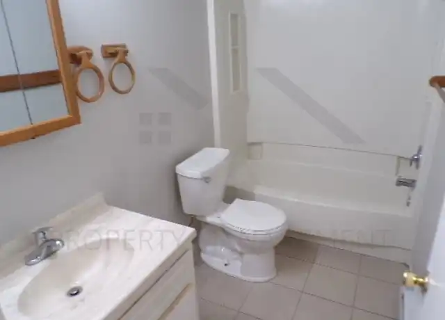Property at 825 S Grand Ave Unit 4, Fowlerville, MI, 48836, 2 beds, 1 bath, [object Object]