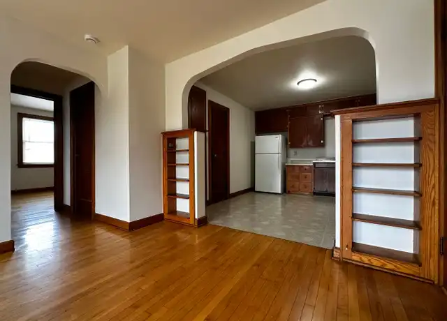 Property at 822 Pine St Unit 18, Green Bay, WI, 54301, 2 beds, 1 bath, [object Object]