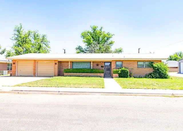 Property at 1006 S Franklin Ave, Monahans, TX, 79756, 3 beds, 2 baths, [object Object]