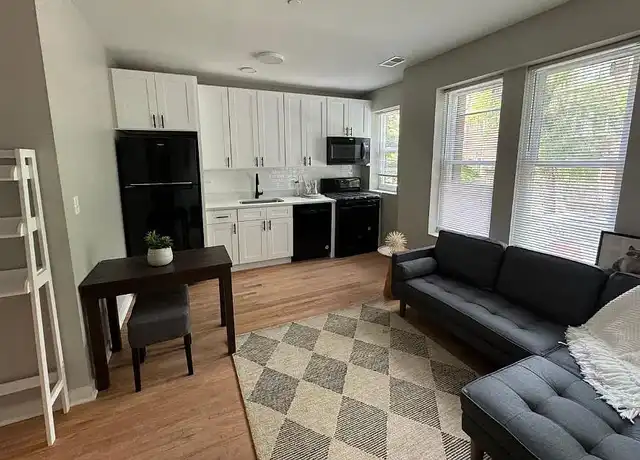 Property at Leland Albany Commons - 3055 W Leland Ave, Chicago, IL, 60625, 1 bed, 1 bath, [object Object]