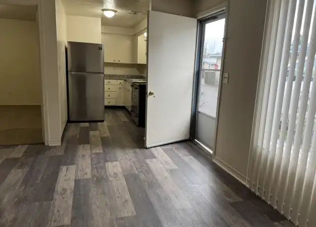 Property at 1254 8th St NW, Salem, OR, 97304, 1 bed, 1 bath, [object Object]