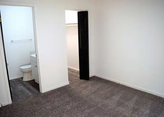 Property at 201 Valley Ave, New Brighton, PA, 15066, 1 bed, 1 bath, [object Object]