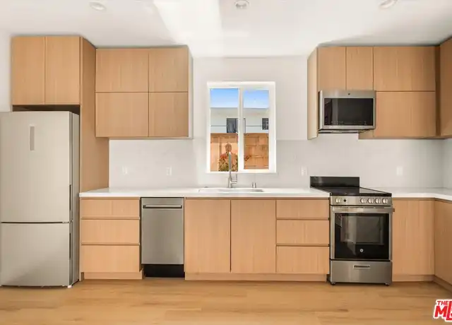 Property at 5912 Mammoth Ave, Sherman Oaks, CA, 91401, 2 beds, 2 baths, [object Object]