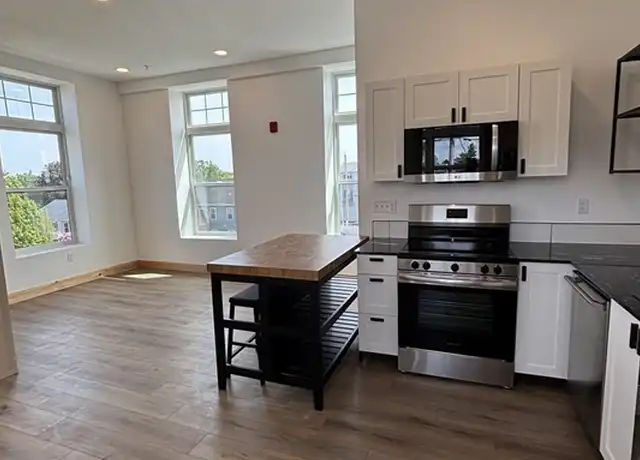 Property at 1190 Stafford Rd Unit 2, Fall River, MA, 02721, 0 beds, 1 bath, [object Object]