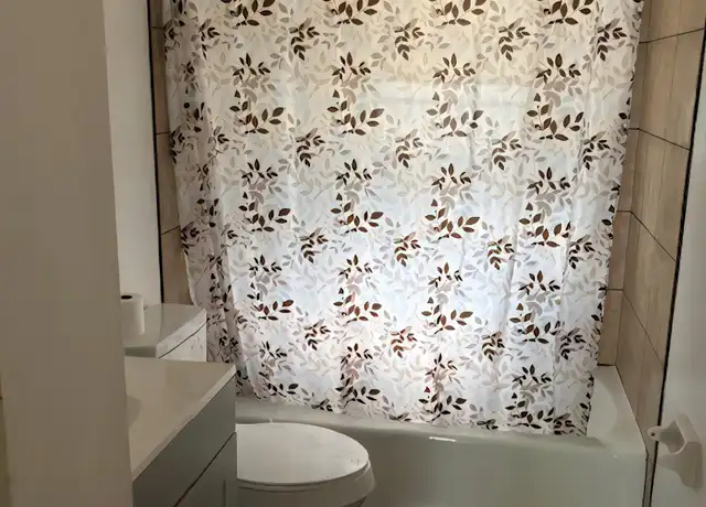 Property at 111 N Moss St, Leesburg, FL, 34748, 2 beds, 1 bath, [object Object]