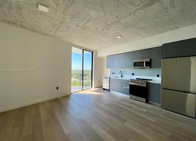 Property at 307 SW 5th St Unit 807, Fort Lauderdale, FL, 33315, 1 bed, 1 bath, [object Object]