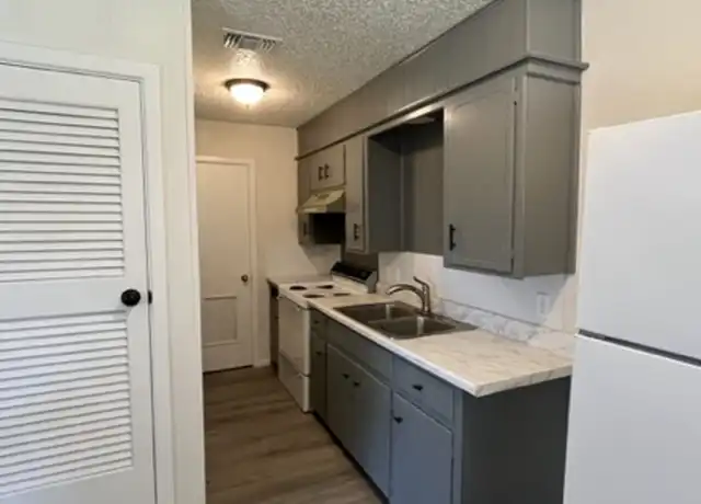 Property at 1101 52nd St Unit 1103 B, Lubbock, TX, 79412, 1 bed, 1 bath, [object Object]