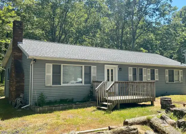 Property at 4535 Pine Ridge Dr W, Bushkill, PA, 18324, 4 beds, 2 baths, [object Object]