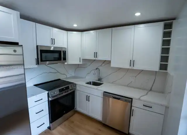Property at 136 S Cypress Rd Unit 136C, Pompano Beach, FL, 33060, 2 beds, 2 baths, [object Object]
