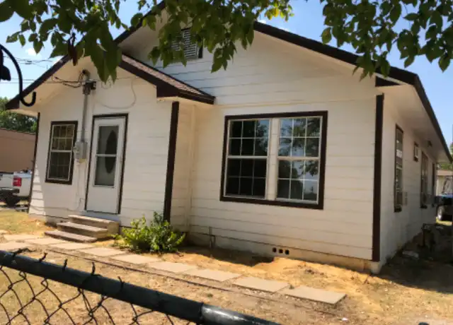 Property at 408 Houston St, Ennis, TX, 75119, 3 beds, 2 baths, [object Object]