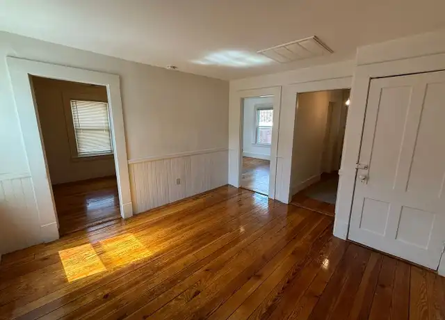 Property at 135 1/2 Main St Unit 2, Springfield, MA, 01151, 3 beds, 1 bath, [object Object]