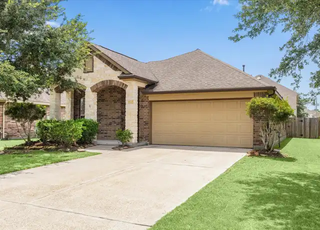 Property at 208 Morgan Isle Ln, Dickinson, TX, 77539, 3 beds, 2 baths, [object Object]