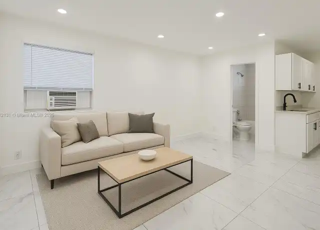 Property at 5740 Mayo St #4, Hollywood, FL, 33023, 2 beds, 1 bath, [object Object]