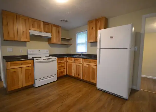 Property at 503 E Summit St, Bolivar, MO, 65613, 2 beds, 1 bath, [object Object]