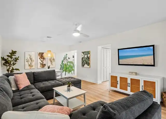 Property at 617 NE 9th Ave Unit 72, Fort Lauderdale, FL, 33304, 1 bed, 1 bath, [object Object]