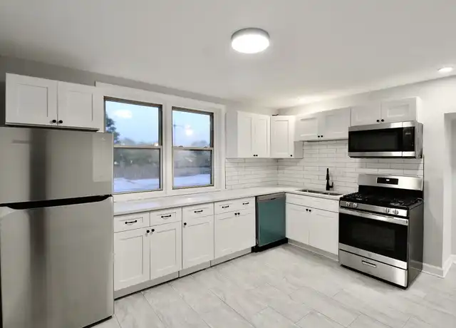 Property at 3338 W Bryn Mawr Ave Unit 3, Chicago, IL, 60659, 4 beds, 2 baths, [object Object]