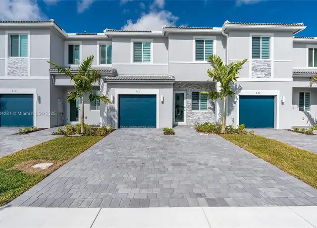 Property at 721 SE 13th Street Cir, Homestead, FL, 33034, 3 beds, 2.5 baths, [object Object]