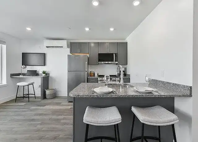 Photo of 585 Essex St, Lynn, MA 01901