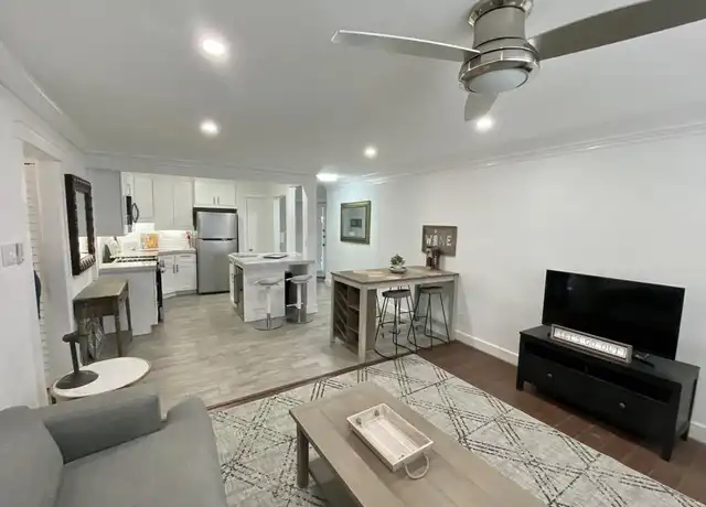 Property at 614 Kipling St Unit 8D, Houston, TX, 77006, 2 beds, 1 bath, [object Object]