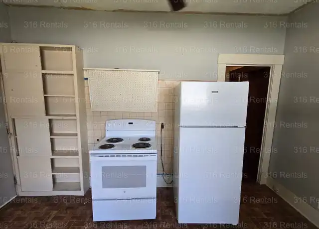 Property at 116 SW 2nd St Apt B, Newton, KS, 67114, 1 bed, 1 bath, [object Object]