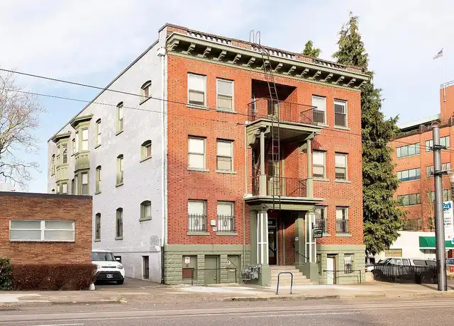 Property at Pinecone Apartments - 1025 SW 11th Ave, Portland, OR, 97205, 1 bed, 1 bath, [object Object]