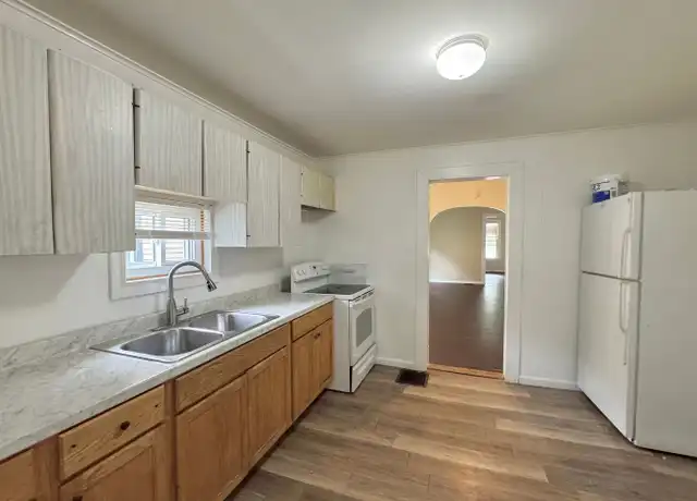 Property at 900 Plymouth Ave S, Rochester, NY, 14608, 4 beds, 1 bath, [object Object]