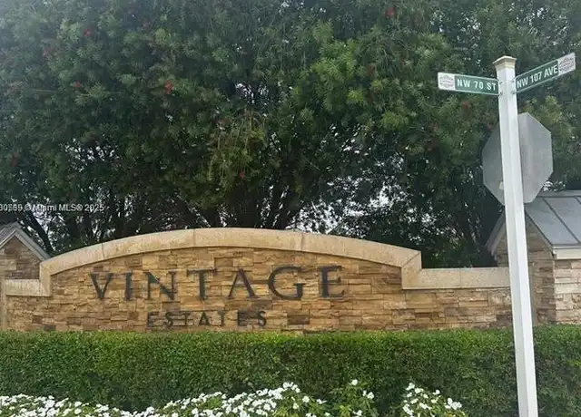Property at 10423 NW 70th Ln, Doral, FL, 33178, 5 beds, 4 baths, [object Object]