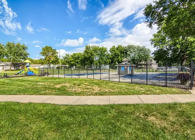 Property at Concord Sq Apartments - 7842 Everett Ave, Kansas City, KS, 66112, 1-2 bed, 1.5-2 baths, [object Object]