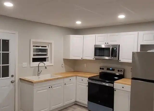Property at 1215 Windsor Ave Unit 2, Bristol, TN, 37620, 1 bed, 1 bath, [object Object]