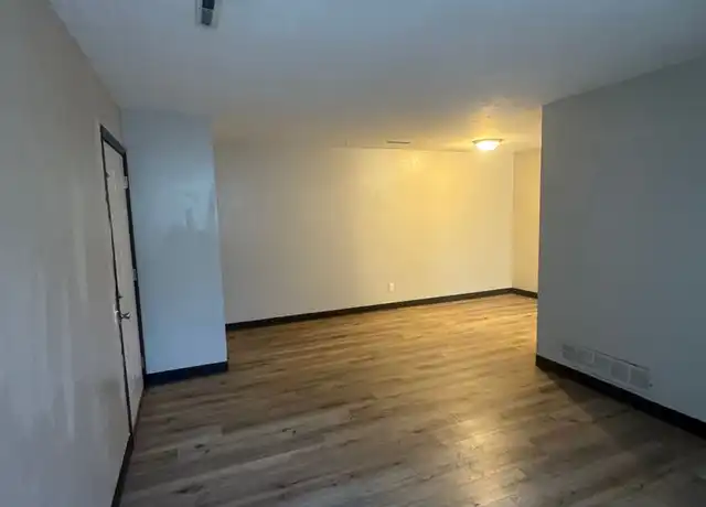 Property at 7108 Hillandale Rd Unit 3, Davenport, IA, 52806, 2 beds, 1 bath, [object Object]
