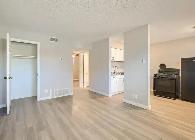 Photo of 247 W Dickson Ave, San Antonio, TX 78214