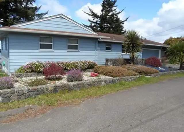 Property at 560 Elm Ave, Coos Bay, OR, 97420, 3 beds, 1.5 baths, [object Object]