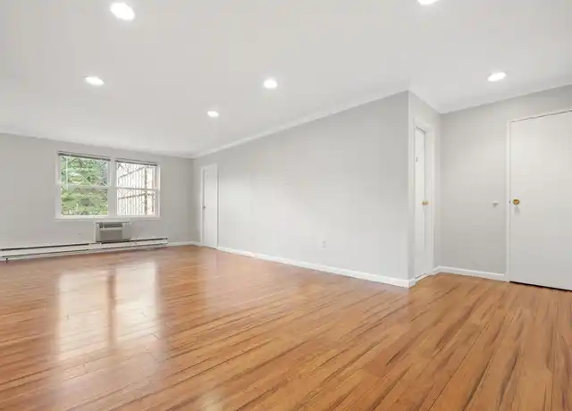 Property at 410 Sierra Vista Ln, Valley Cottage, NY, 10989, 1 bed, 1.5 baths, [object Object]