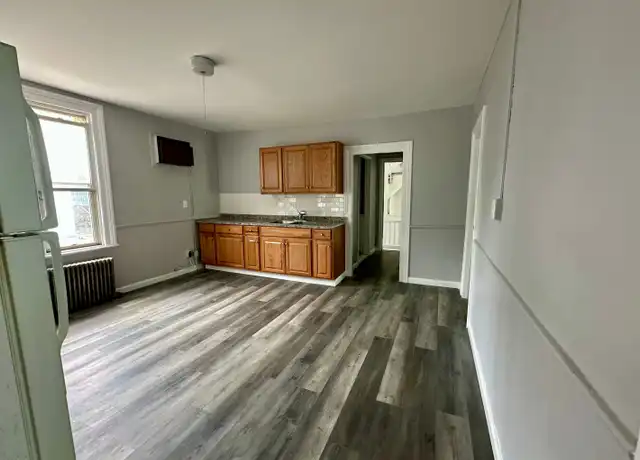 Property at 112 Charles St, Waterbury, CT, 06708, 3 beds, 1 bath, [object Object]