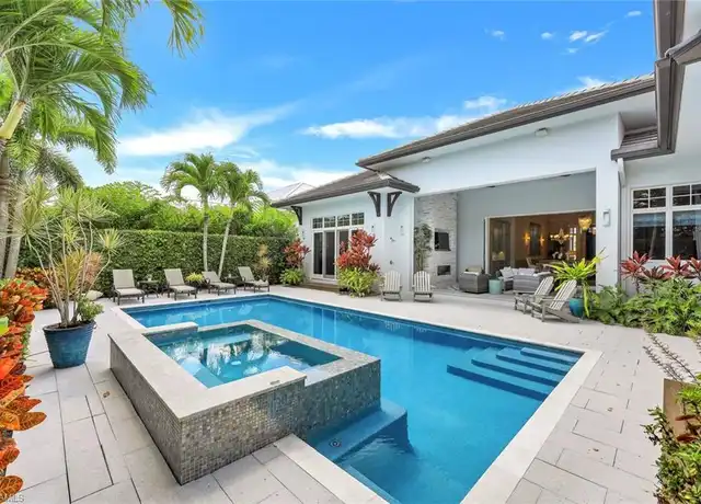 Property at 425 Harbour Dr, Naples, FL, 34103, 5 beds, 5.5 baths, [object Object]