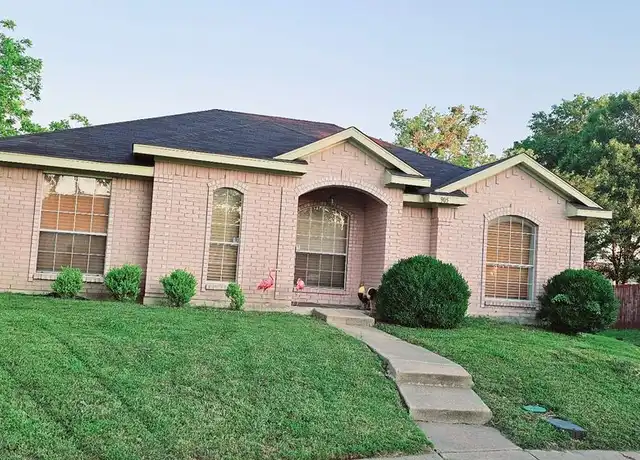 Property at 905 Crestwood Dr, Cedar Hill, TX, 75104, 3 beds, 2 baths, [object Object]